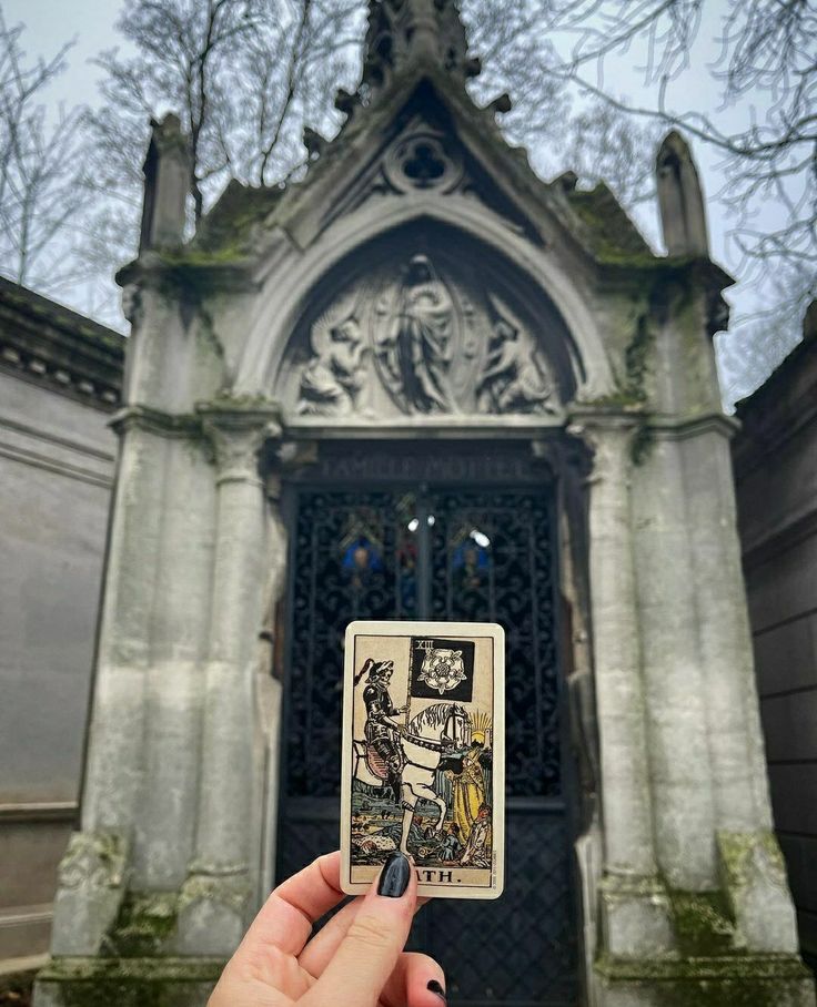 How to Use Facade Tarot for Free Online Divination and Numerology